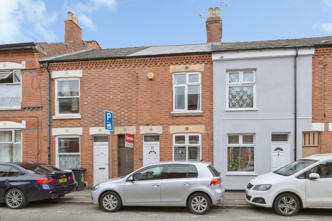 2 bed property, in Leire Street, £250,000