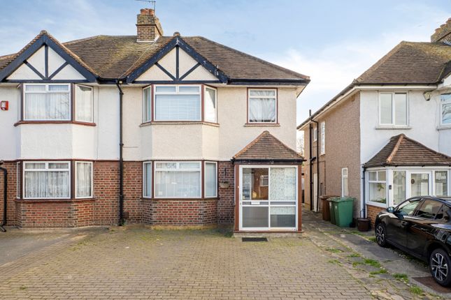 3 bed property, in Abbotts Road, £625,000