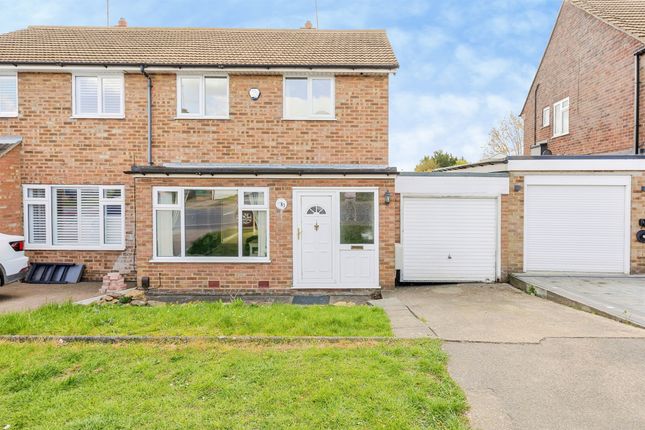 3 bed property, in Cotswold Avenue, £300,000