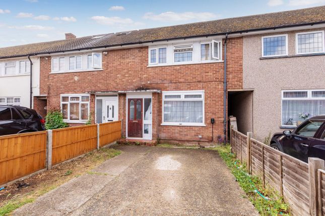 2 bed property, in Churchill Road, £400,000