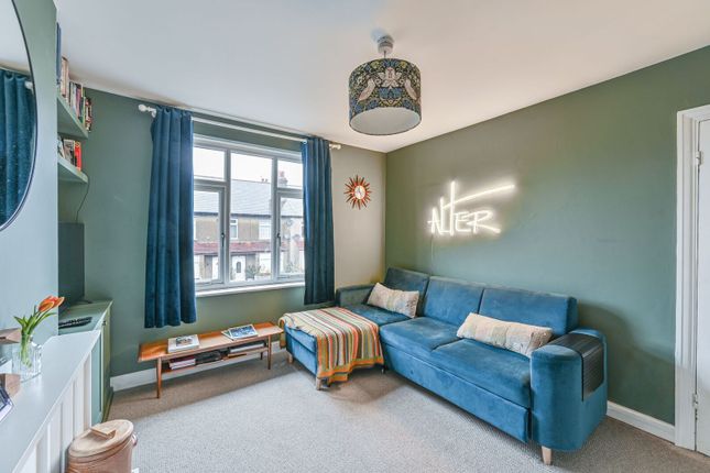 3 bed property, in Dorset Road, £425,000