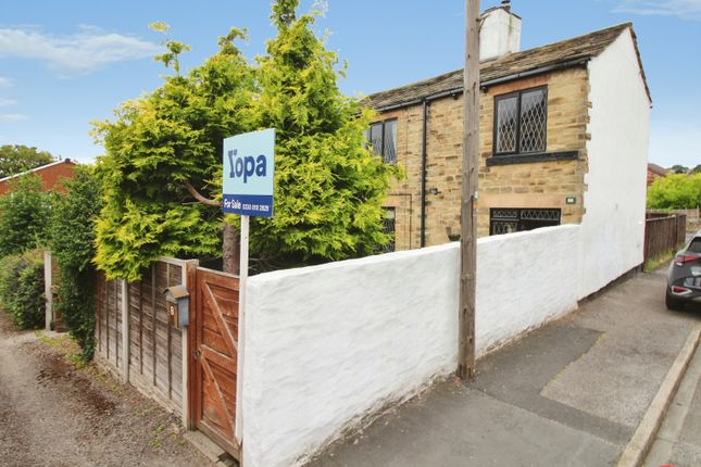 2 bed property, in South Street, £250,000