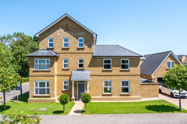 5 bed property, in Chestnut Road, £750,000