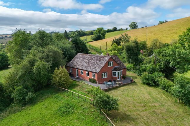4 bed property, in Brooks, £450,000