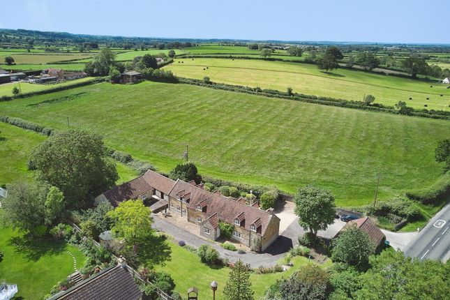 4 bed property, in Clanville, £875,000