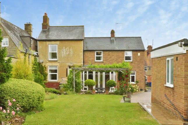6 bed property, in High Street, £850,000