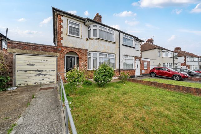 3 bed property, in Hook Lane, £425,000