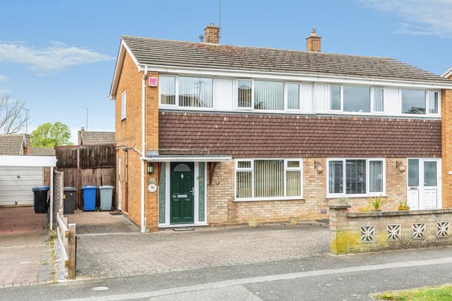 3 bed property, in Pennine Way, £198,000