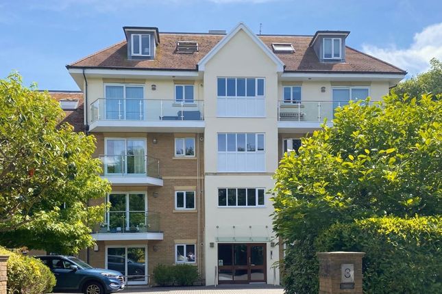 3 bed property, in Flat 12 Chine Court, £200,000