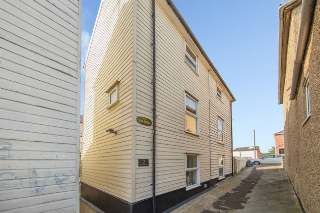 1 bed property, in Pepys Street, £150,000