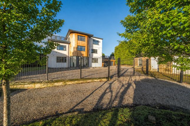 6 bed property, in Grange Close, £999,950