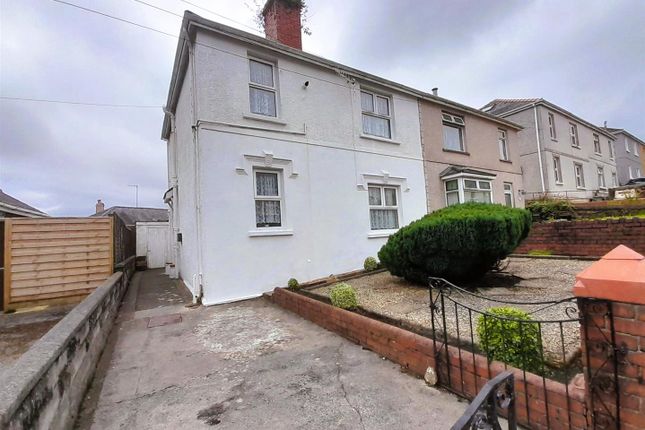 3 bed property, in Waun Road, £120,000