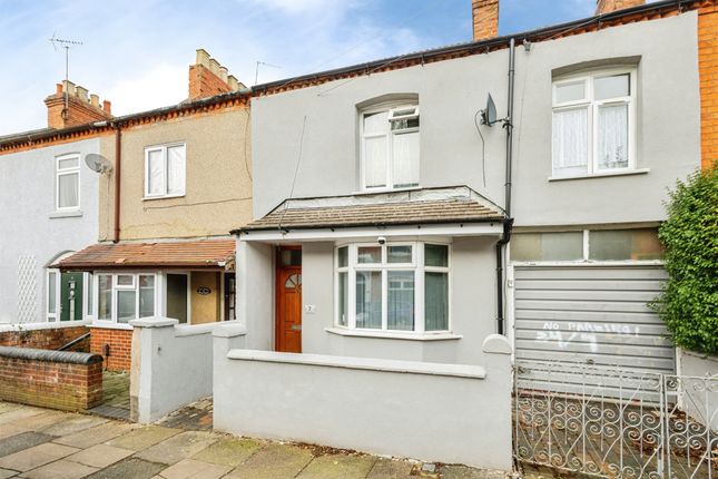 4 bed property, in Moore Street, £280,000