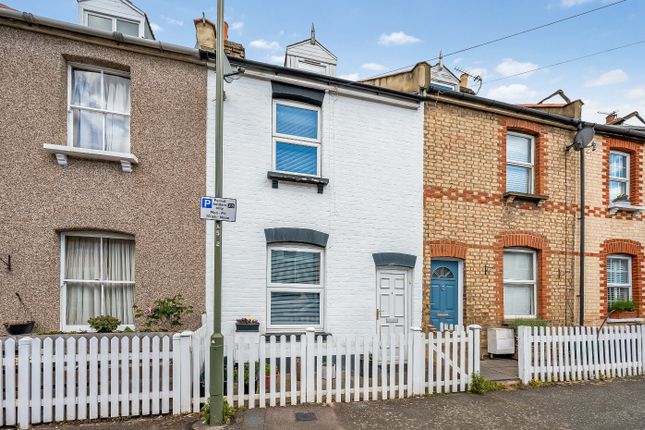 3 bed property, in Acacia Road, £450,000