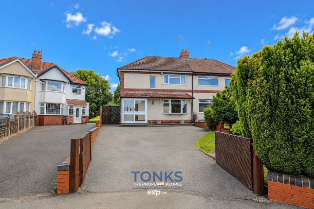 3 bed property, in Newlands Drive, £280,000