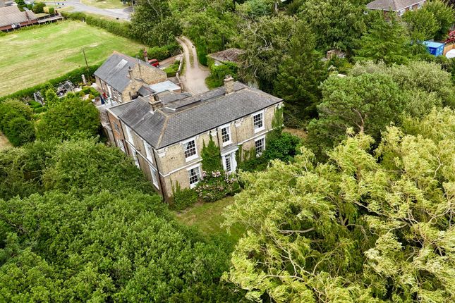6 bed property, in Vicarage Lane, £495,000