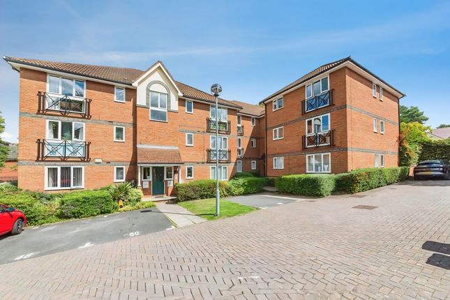 2 bed property, in Shaw Park, £205,000