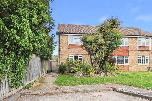 2 bed property, in Cyclamen Way, £325,000