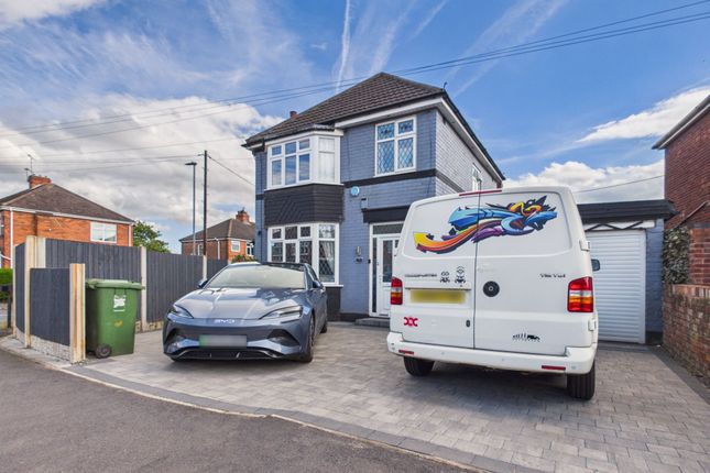 3 bed property, in Lincoln Gardens, £210,000