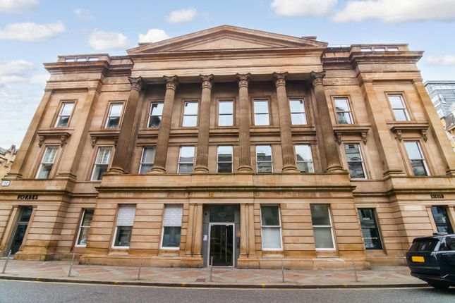 2 bed property, in Ingram Street, £245,000