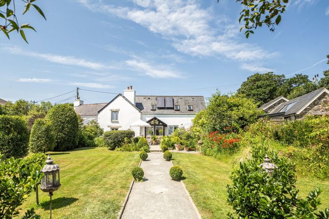 5 bed property, in Trevigro, £750,000