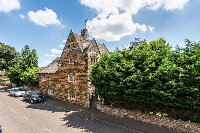 4 bed property, in High Street, £425,000