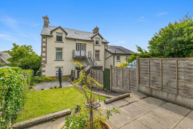 2 bed property, in 3 East View, £135,000