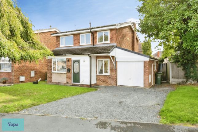 4 bed property, in Harvey Close, £290,000