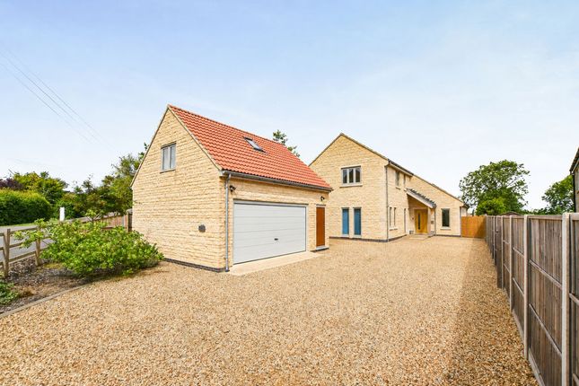 4 bed property, in Hill View, £800,000