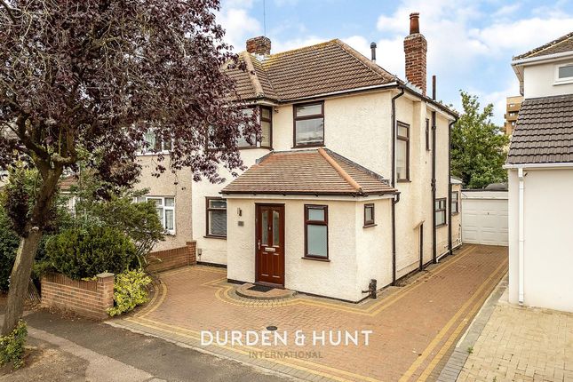 3 bed property, in Warren Drive, £550,000