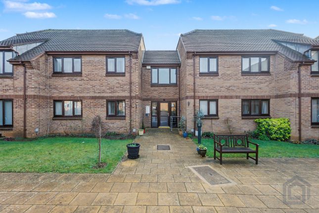 2 bed property, in 9 Pond Farm Close, £70,000