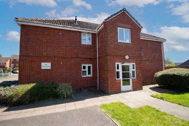1 bed property, in Mary Way, £225,000