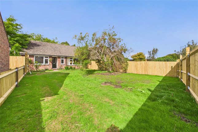 2 bed property, in Hampton Road, £425,000
