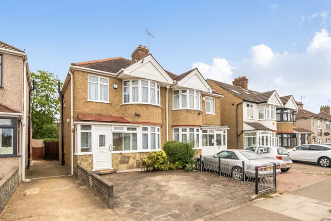 3 bed property, in Stanhope Avenue, £559,950