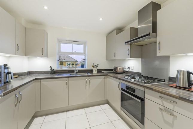 2 bed property, in Cranford Road, £269,500