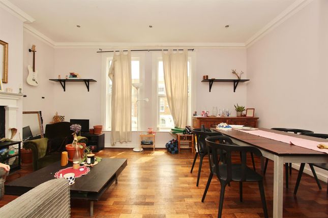 3 bed property, in Balls Pond Road N1, £760,000
