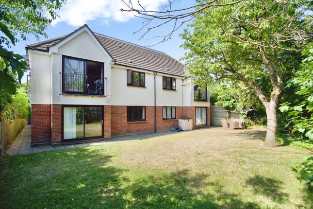 1 bed property, in 97 Barrowell Green, £310,000