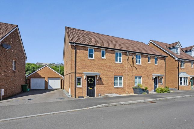 3 bed property, in Nant Y Dwrgi, £245,000