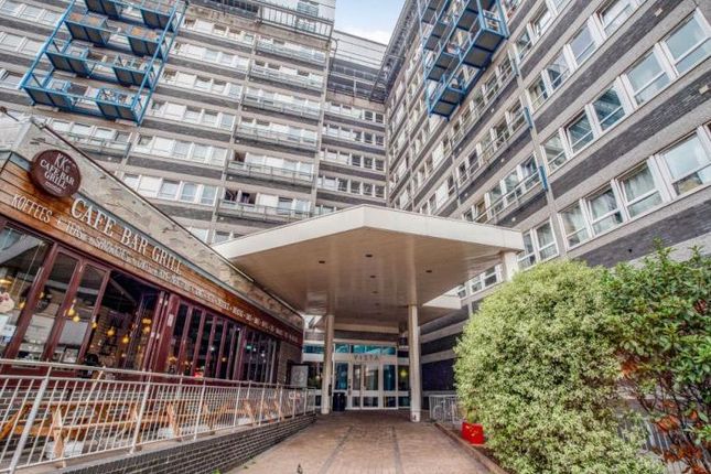 1 bed property, in Flat 405 The Vista Building, £110,000
