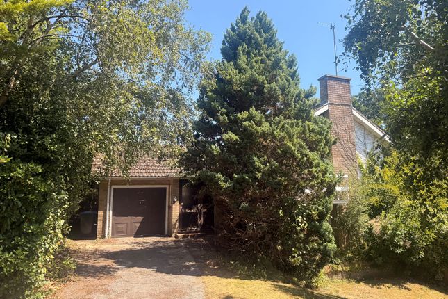 4 bed property, in Lancaster Drive, £500,000