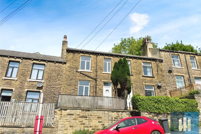 2 bed property, in Cowcliffe Hill Road, £90,000