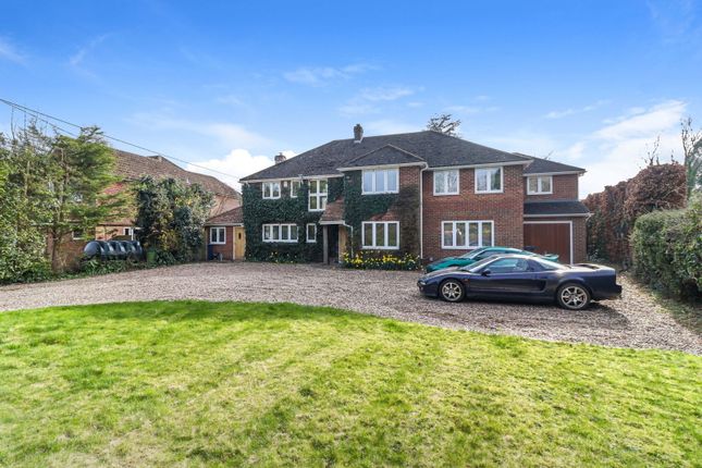 5 bed property, in Bellingdon, £1,395,000