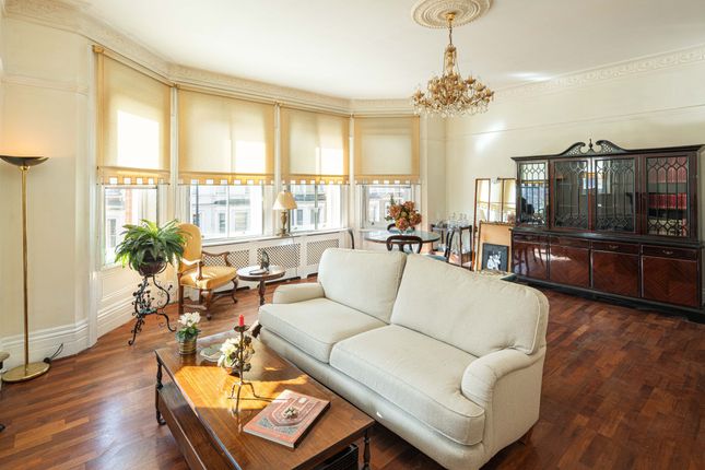2 bed property, in Warwick Road, £950,000