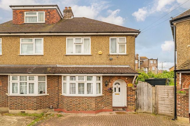 2 bed property, in Ronelean Road, £559,950