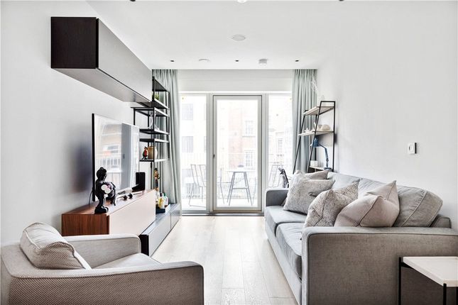 1 bed property, in Baldwins Gardens, £600,000