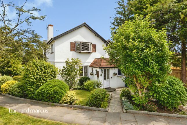 2 bed property, in Hylands Close, £550,000