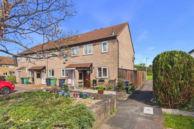 2 bed property, in Saylittle Mews, £240,000