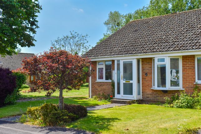 2 bed property, in Little Dene Copse, £315,000