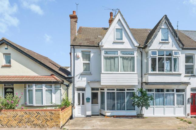 2 bed property, in Westborough Road, £260,000