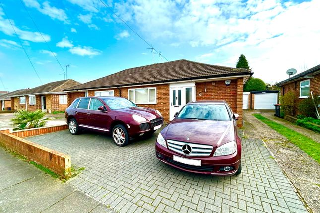 2 bed property, in Pynders Lane, £340,000